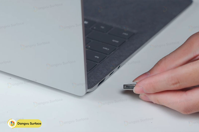 Cổng kết nối trên Laptop 4