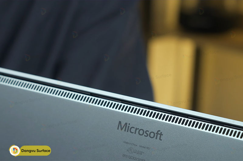 Surface Laptop 4 cũng có ưu điểm về hiệu năng tổng thể nhờ hệ thống tản nhiệt tốt hơn,