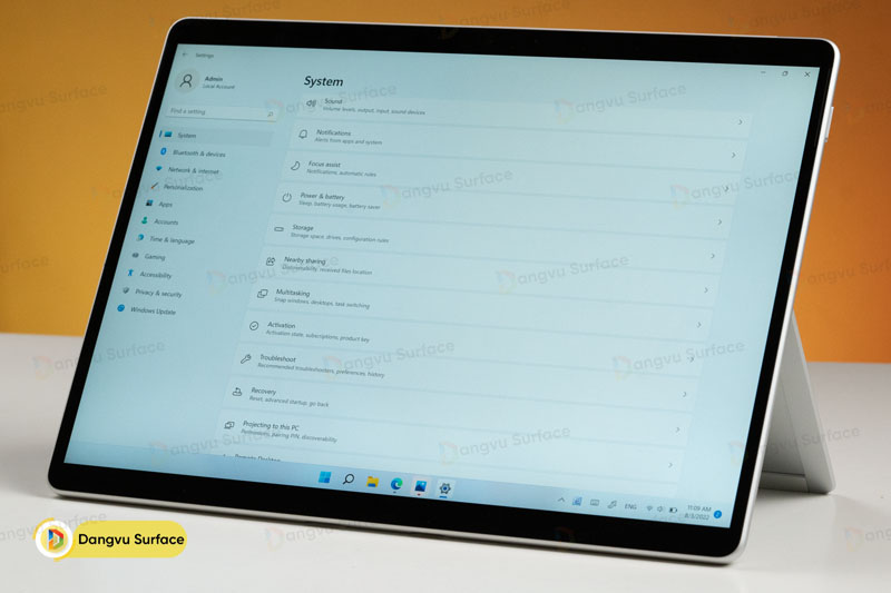 Surface Pro 8 có khả năng nâng cấp ổ đĩa SSD giúp tăng dung lượng máy dễ dàng