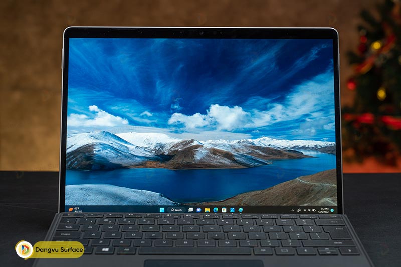 Surface Pro 9 với màn hình cảm ứng PixelSense Flow 13 inch, tần số quét lên đến 120Hz