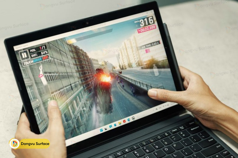 Sở hữu các tính năng cơ bản của laptop 2 in 1 như màn hình cảm ứng tách gập, thao tác được với bút