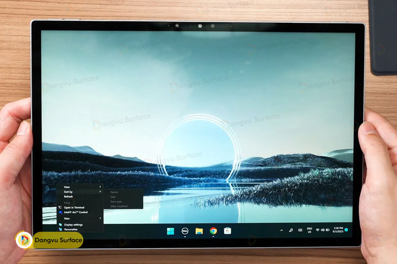 Độ sáng tối đa được công bố của chiếc laptop đồ họa này là 500 nits đầy ấn tượng