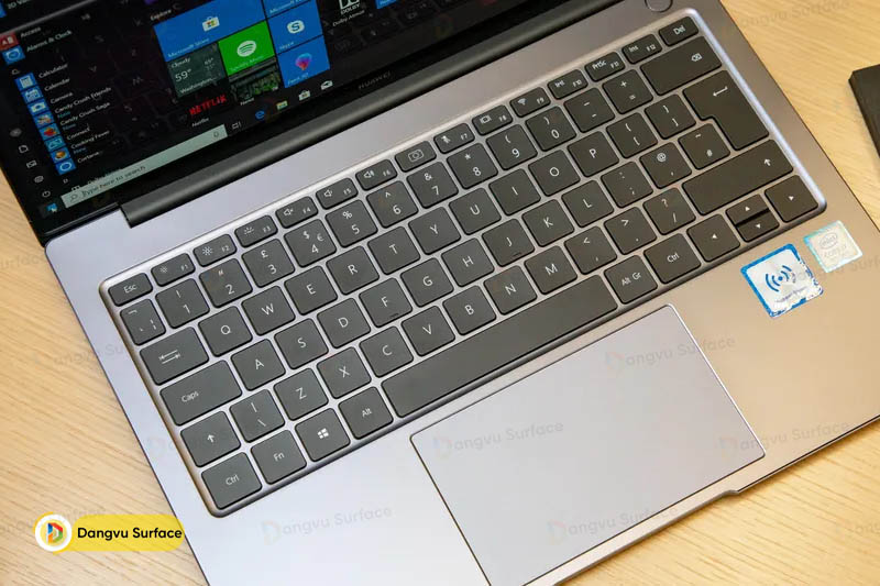 Sở hữu Intel Core i5-1240P, tích hợp đồ họa Intel Xe Graphics đem đến sự tối ưu cao về hiệu năng