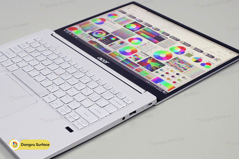 Bao phủ 99% không gian màu Adobe sRGB giúp hình ảnh sống động, chính xác