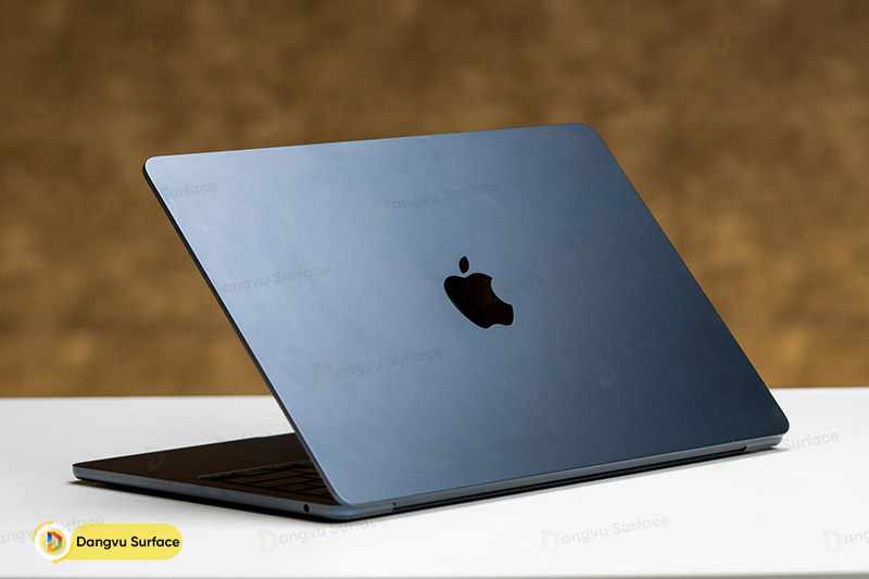 Macbook Air M2 sở hữu chip M2 khủng