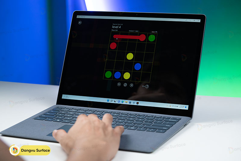 Surface Laptop 4 mang đến cho người dùng chất lượng hình ảnh rất sắc nét và chân thực.