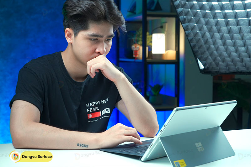 Camera hồng ngoại hỗ trợ Windows Hello, xác thực khuôn mặt với mức độ nhanh nhạy và chính xác cực cao