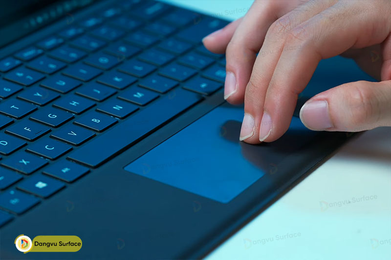 Bàn phím cực xịn của Surface Pro 8