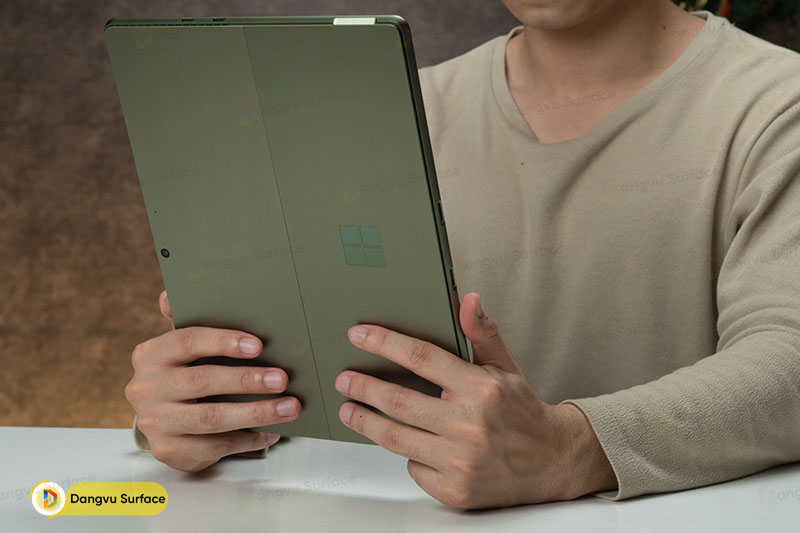Surface Pro 9 Forest trang bị con chip Intel Alder Lake thế hệ thứ 12