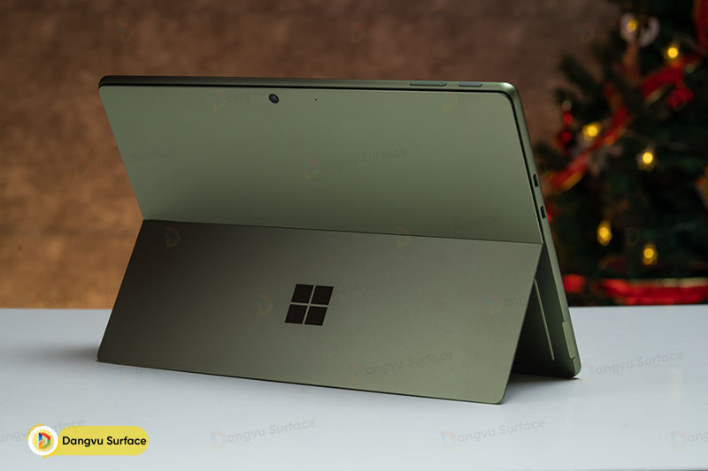 Surface Pro 9 Forest với màu sắc bắt mắt, cá tính