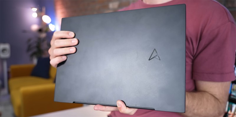 ASUS Zenbook Pro 14 OLED (2023) vẫn mang phong cách thiết kế đơn giản và sang trọng