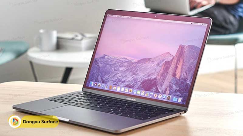 Macbook Pro 13 không có sự thay đổi về ngoại hình