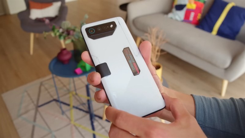Thiết kế của Asus ROG Phone 7 Ultimate