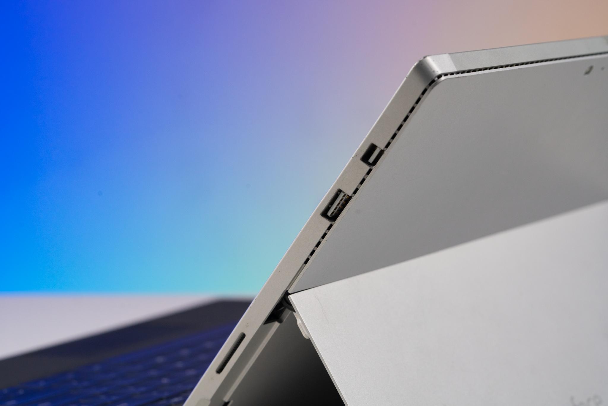 Surface Pro 3 vẫn có đa dạng các cổng kết nối