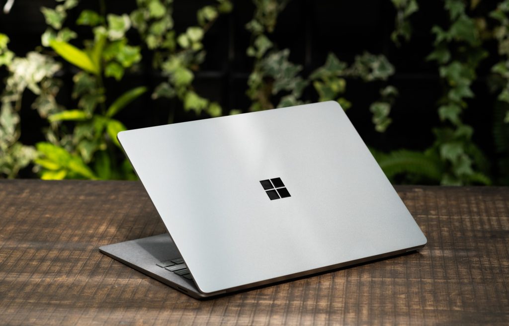 Surface Laptop 3 nổi bật với thân máy nguyên khối là kim loại aluminum (nhôm)
