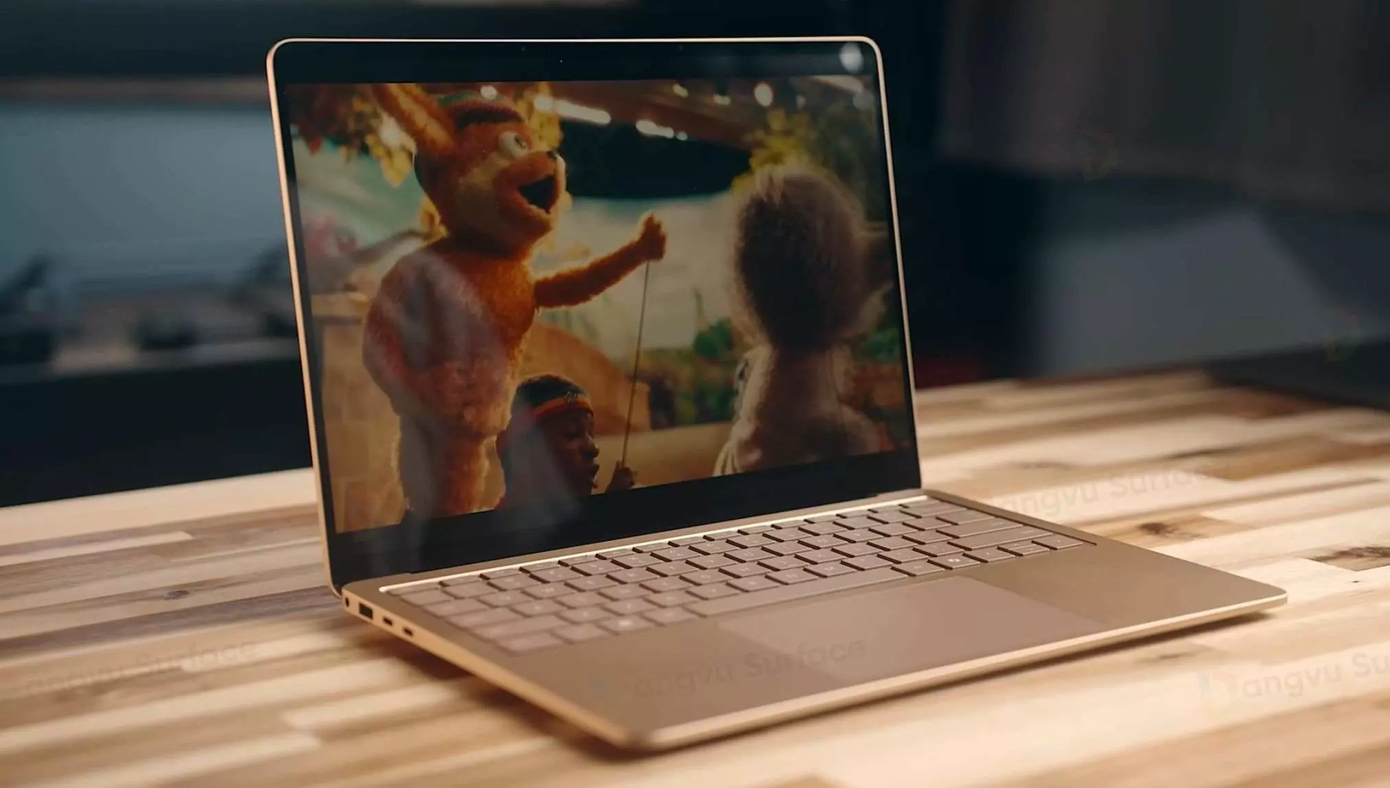 Surface Laptop 7 có form dáng của các dòng Laptop truyền thống