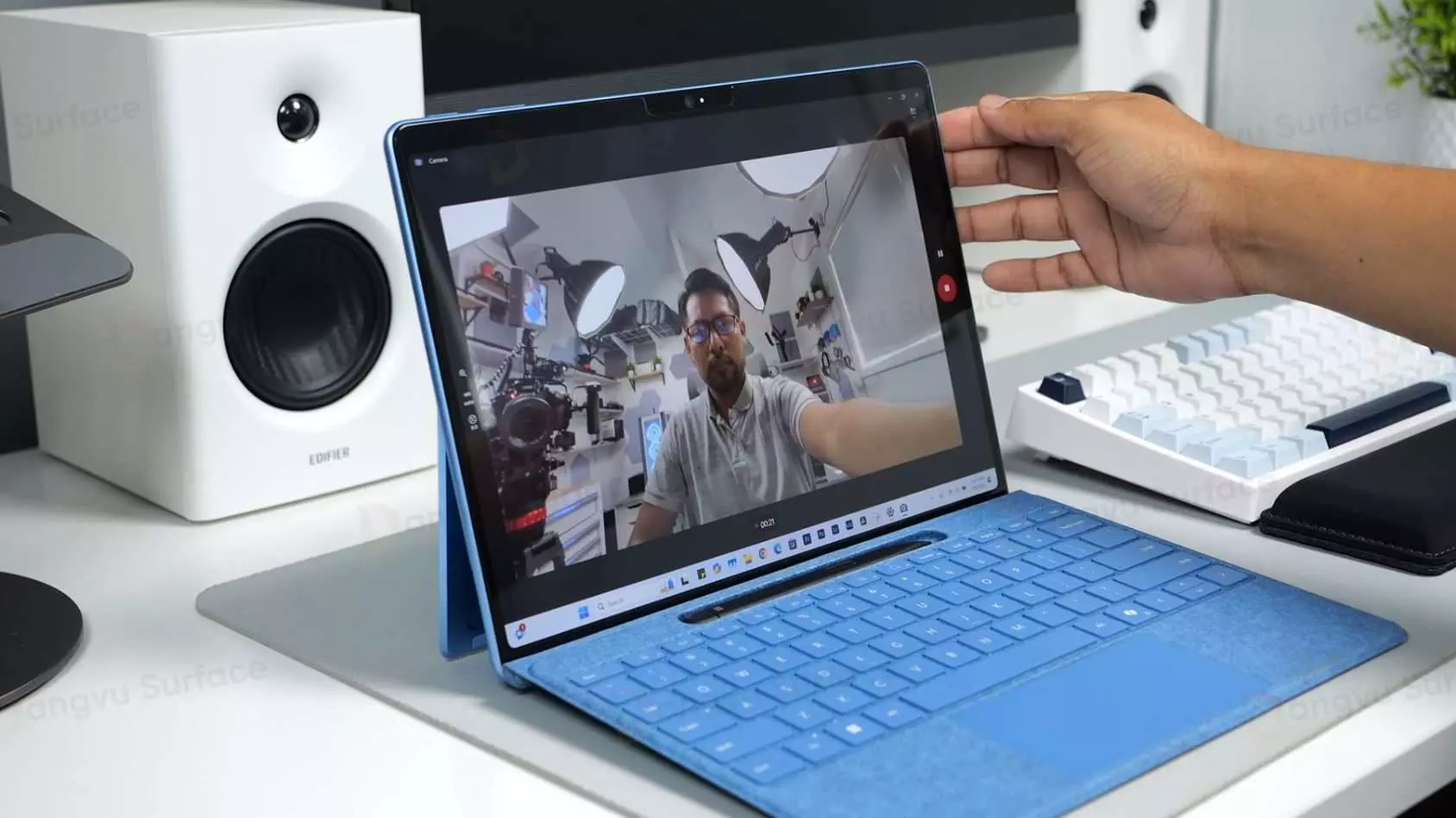 Camera trên Surface Pro 11 phù hợp cho gọi video hay họp online