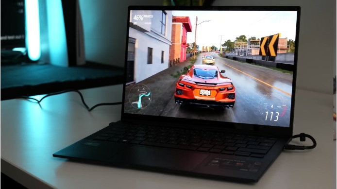 Hệ thống loa của Zenbook 14 OLED soi vs Laptop Studio 2 chất lượng không hề kém cạnh