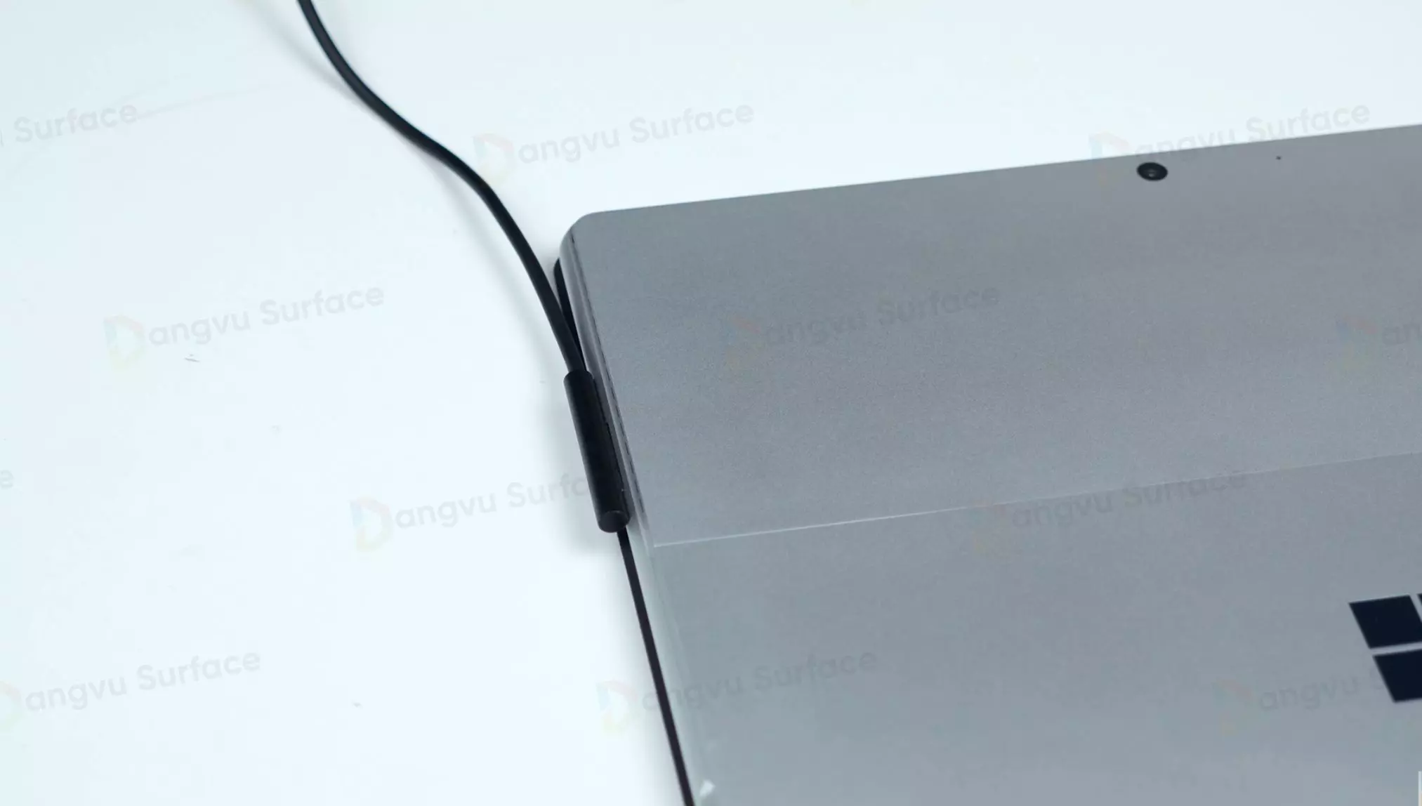 Cổng Surface Connect dùng để sạc pin