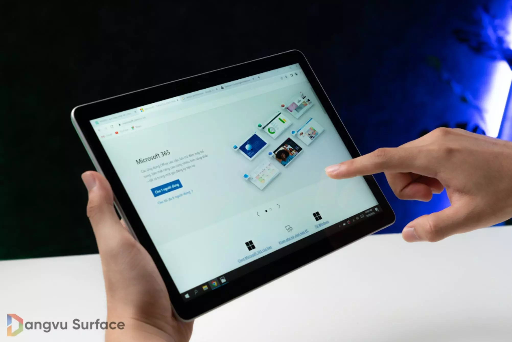 Surface Go 4 chạy trên hệ điều hành Windows 10 Pro hoặc Windows 11 Pro