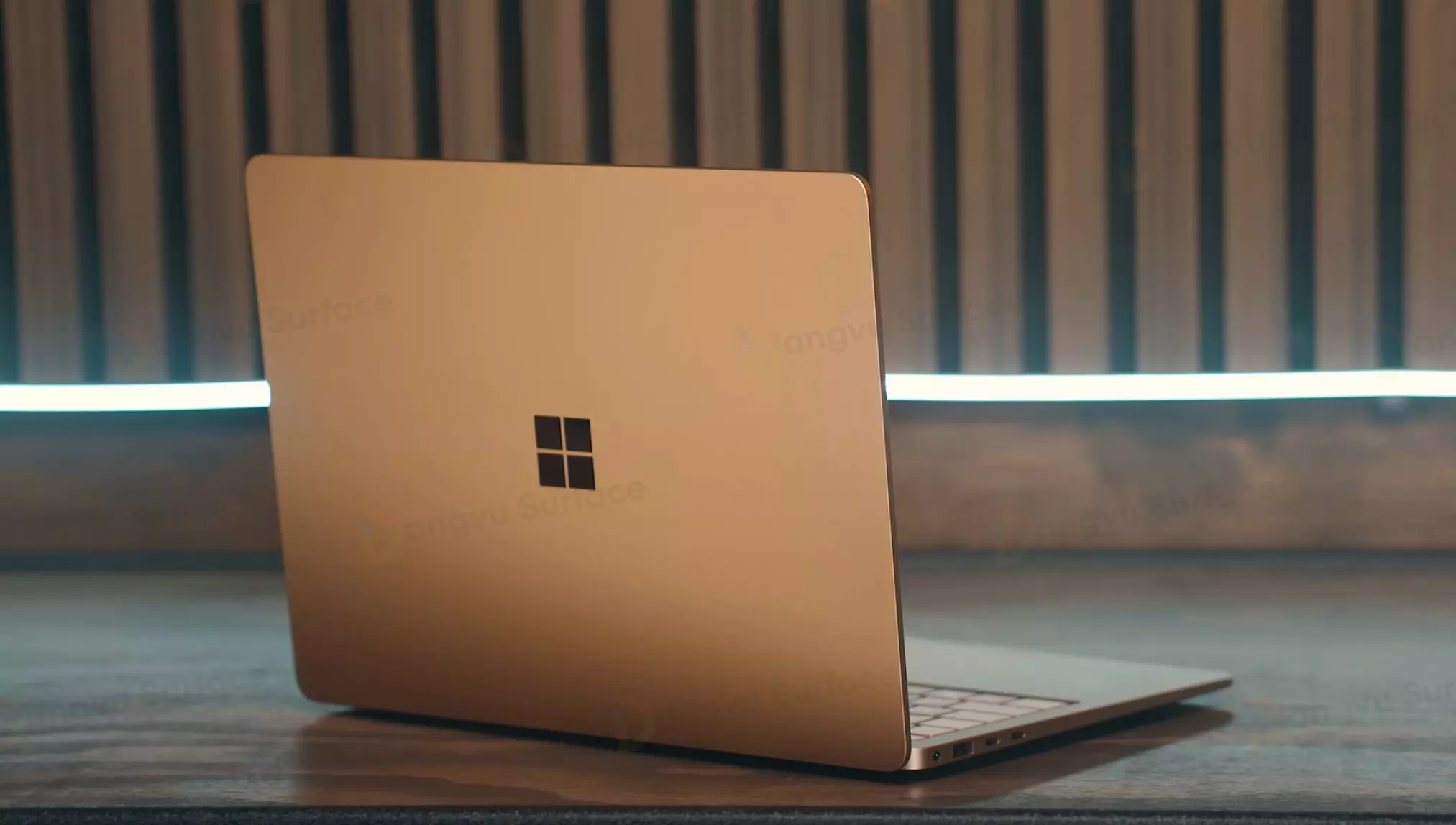 Surface Laptop 7 có thiết kế sang trọng và hiện đại