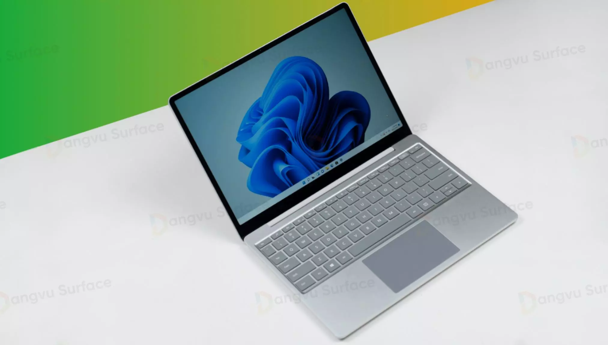 Surface Laptop Go 3 có vỏ máy làm từ nhôm và nhựa polycarbonate