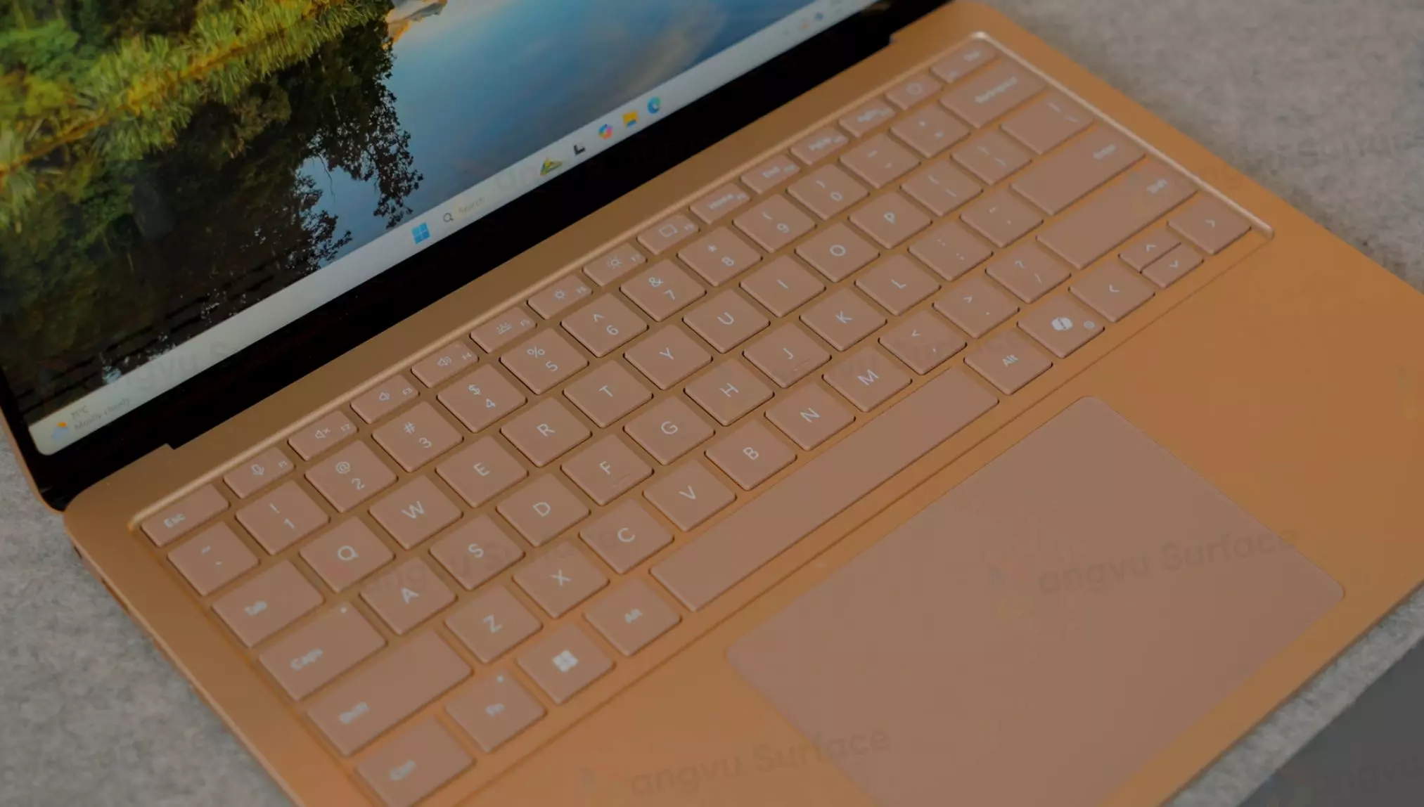 Bàn phím Surface Laptop 7