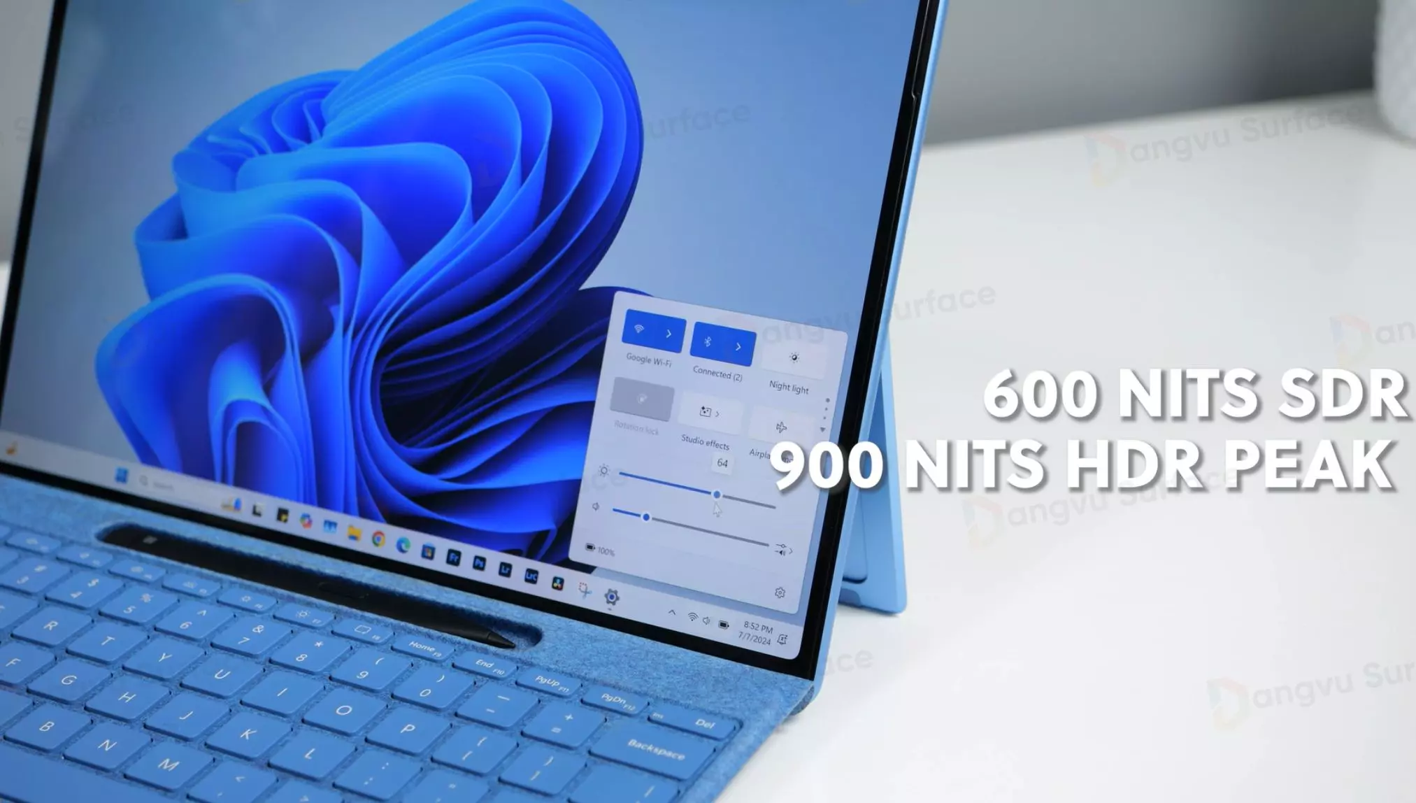 Độ sáng tối đa màn hình lên đến 900 nits