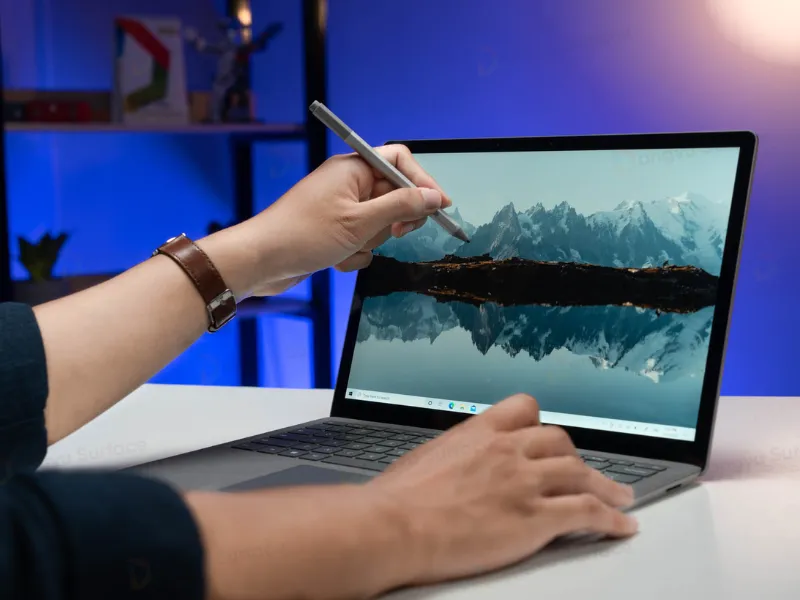 Màn hình Surface Laptop 6 được trang bị công nghệ cảm ứng đa điểm