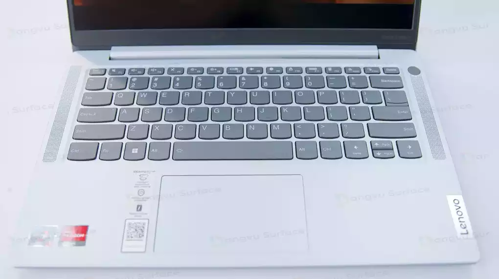 Lenovo Ideapad Slim 5 với cụm bàn phím đặt sát nhau