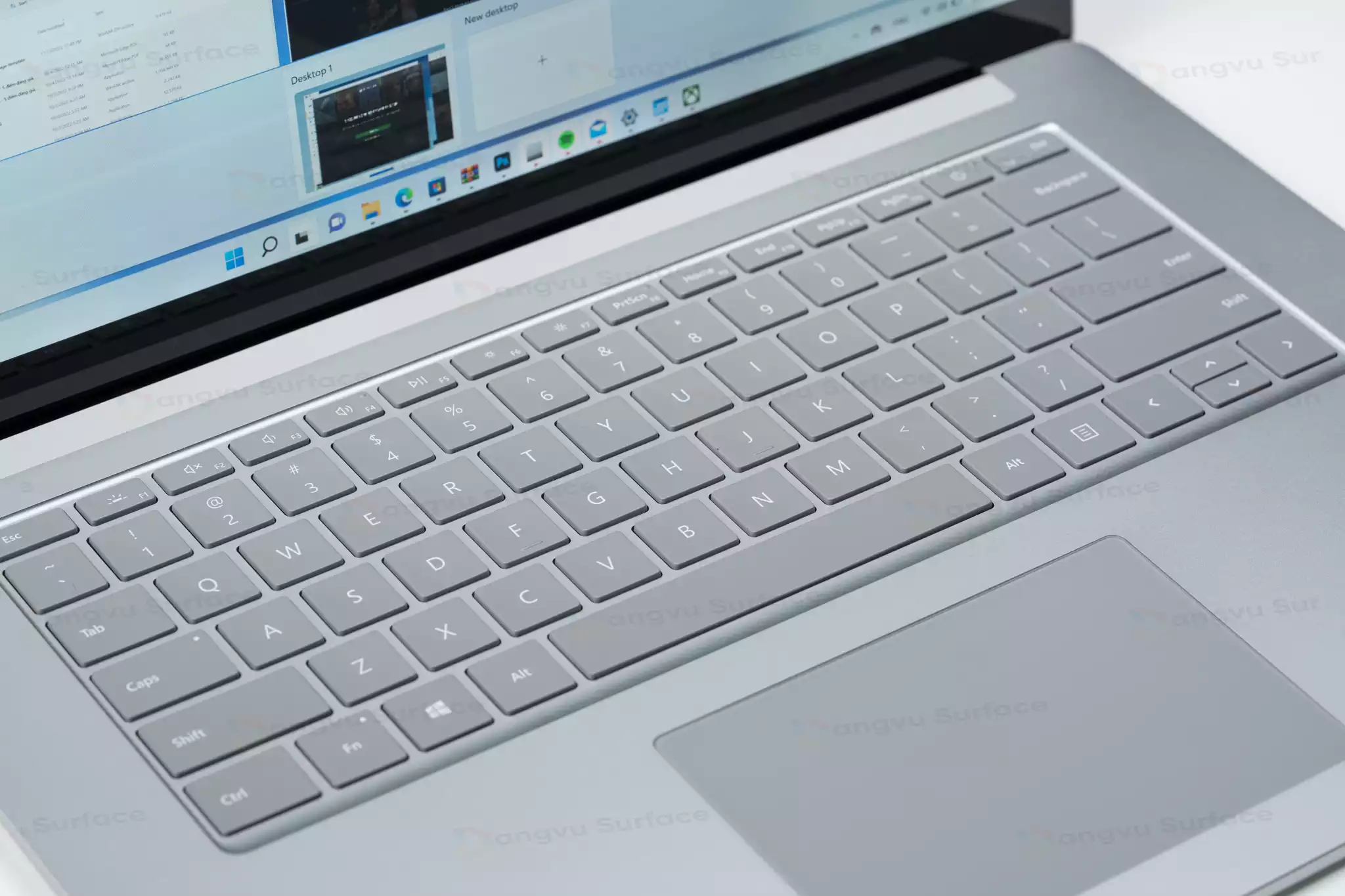 Surface Laptop 5 với cụm bàn phím kích thước rộng