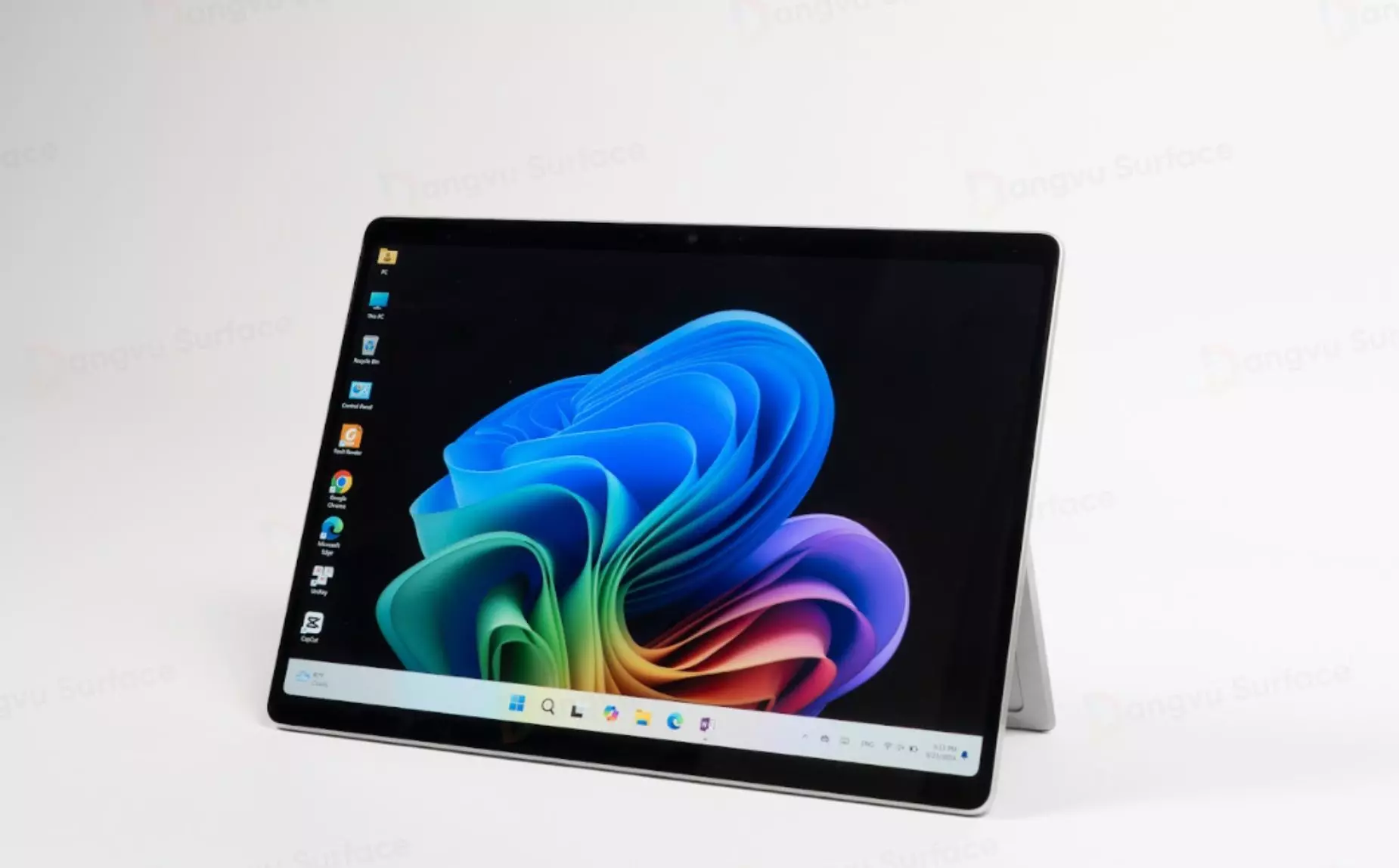 Surface Pro 11 có thiết kế mỏng nhẹ