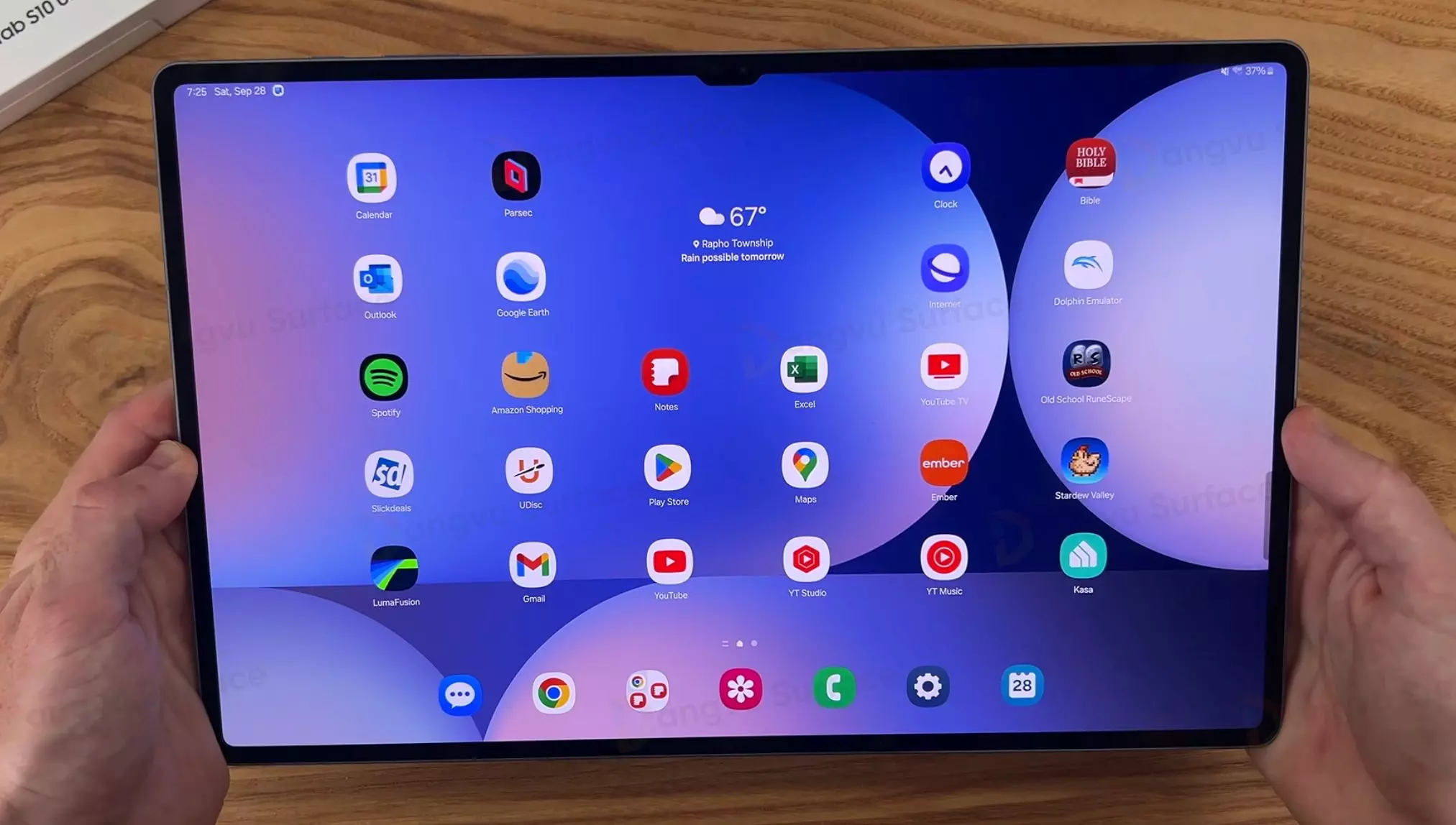 Galaxy Tab S10 Ultra chạy trên hệ điều hành Android 14.0