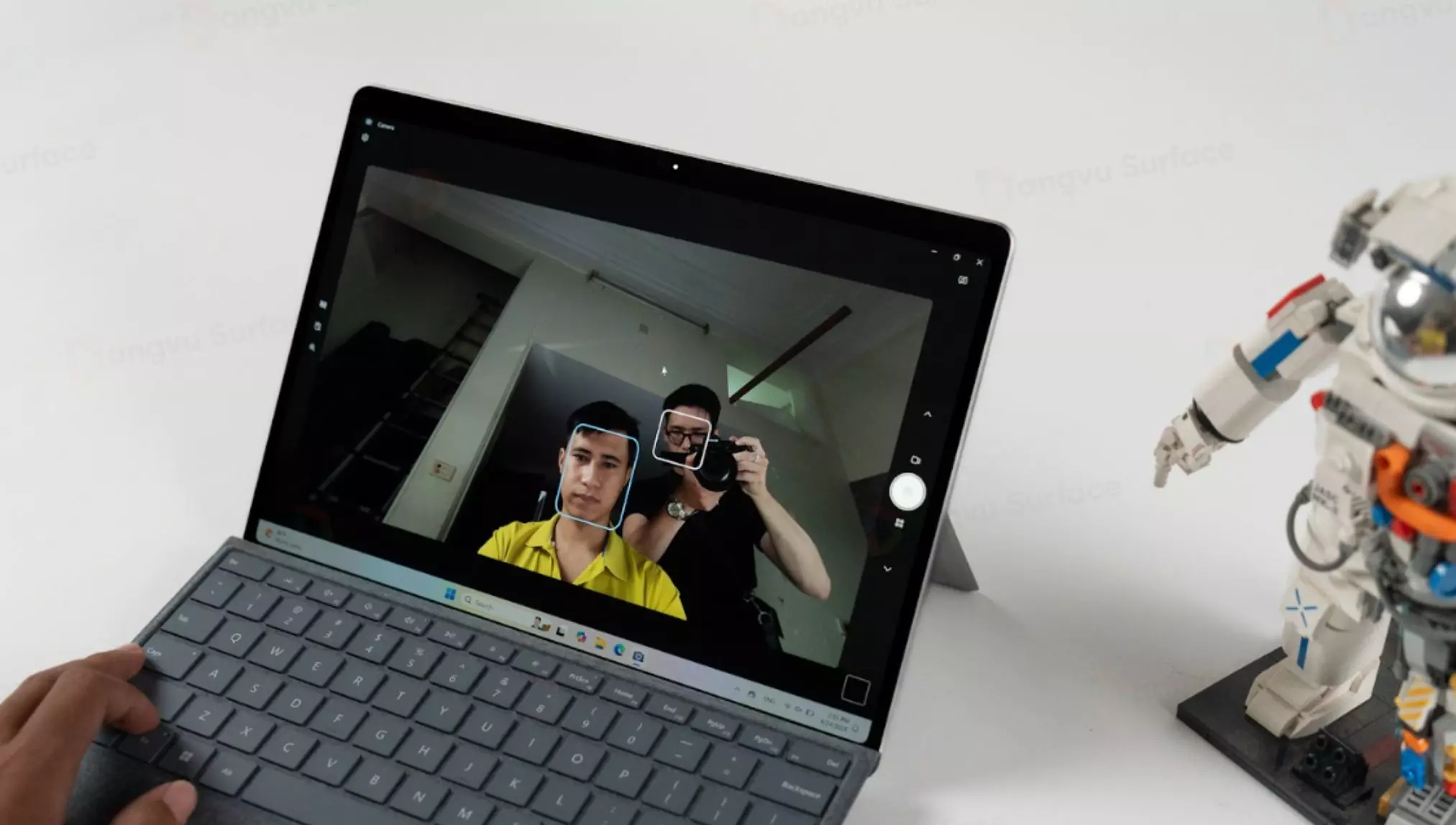 Camera trước Surface Pro 11