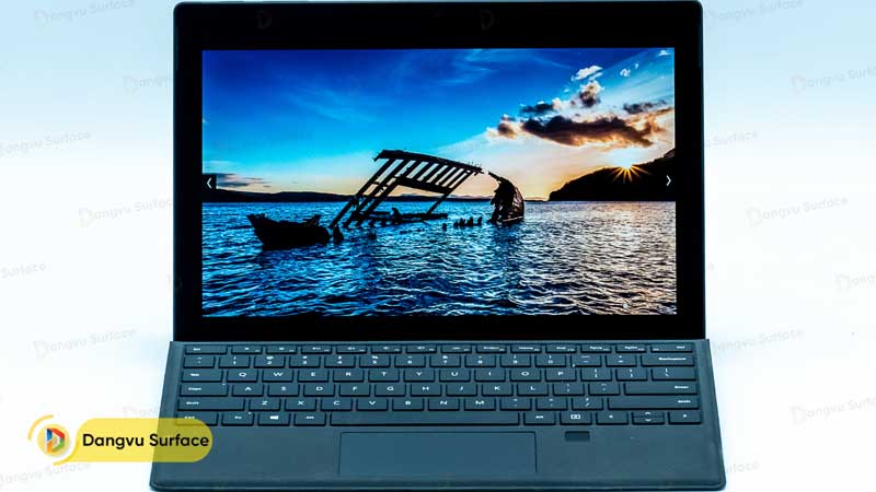 Surface Pro 6 là chiếc laptop nhỏ gọn nhất thị trường hiện nay