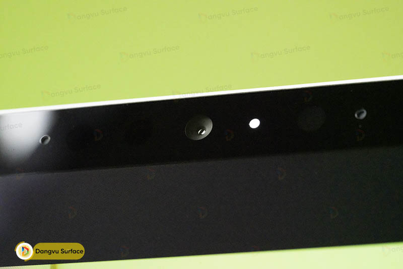 Go 3 thì được hãng Microsoft trang bị camera mặt trước là 5MP có khả năng quay video 1080p