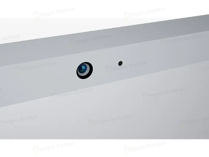 Surface Pro 3 được trang bị camera sau 8MP và camera trước 3.5MP