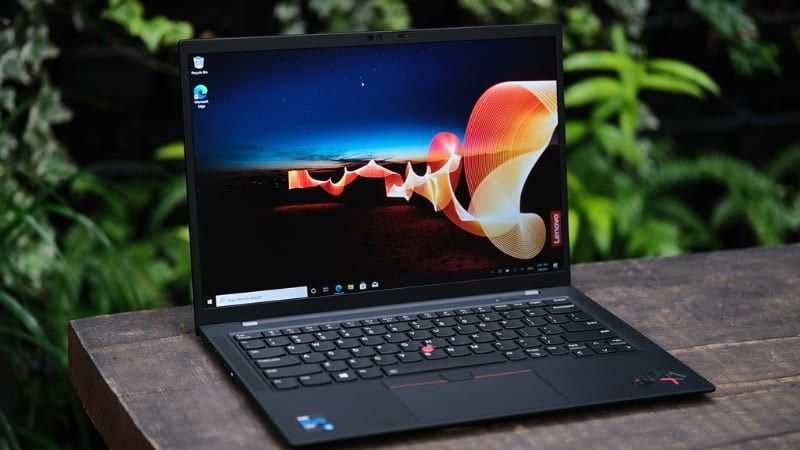 Thinkpad X1 gen 12 sẽ là sự lựa chọn phù hợp hơn cho đối tượng người dùng hay sử dụng trong điều kiện môi trường cần ánh sáng cao