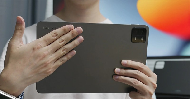 Xiaomi Mi Pad 6 Pro sở hữu kích thước thanh mảnh và trọng lượng nhẹ