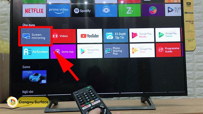 Vào tùy chọn Screen Mirroring trong cài đặt của tivi