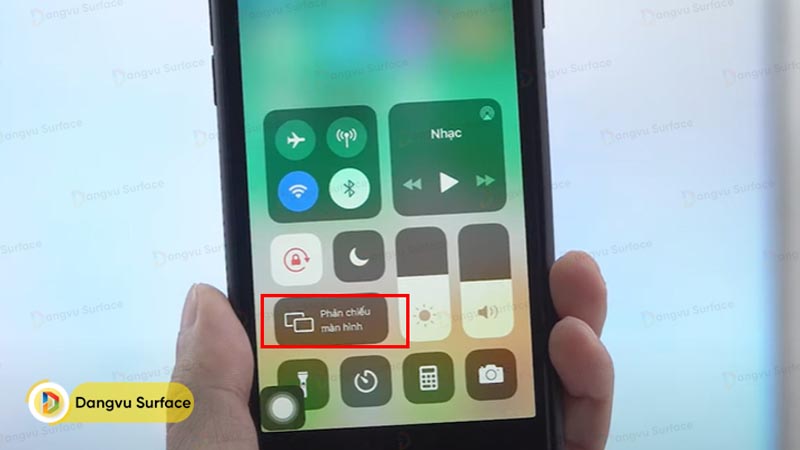 Nhấn vào Phản chiếu màn hình trong trình điều khiển 