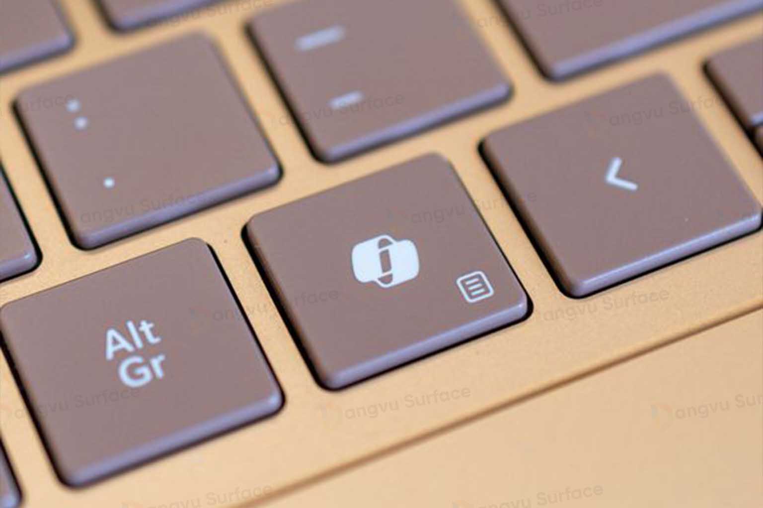 Surface Laptop 7 và MacBook Pro M4