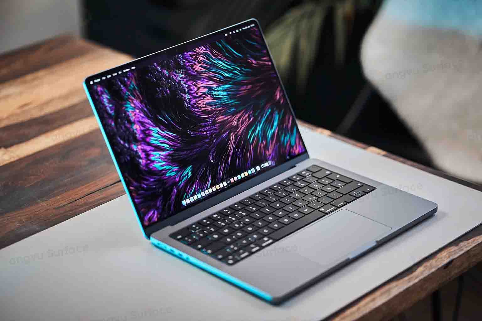 Surface Laptop 7 và MacBook Pro M4