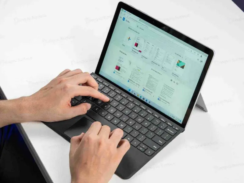 Surface Laptop Go 3 Ref được kiểm tra nghiêm ngặt, đảm bảo linh kiện và phần mềm đạt tiêu chuẩn
