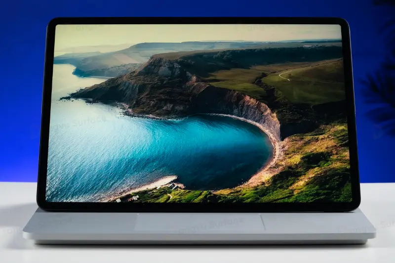 Laptop Studio 2 là sự kết hợp hoàn hảo giữa công nghệ và nghệ thuật thiết kế độc đáo