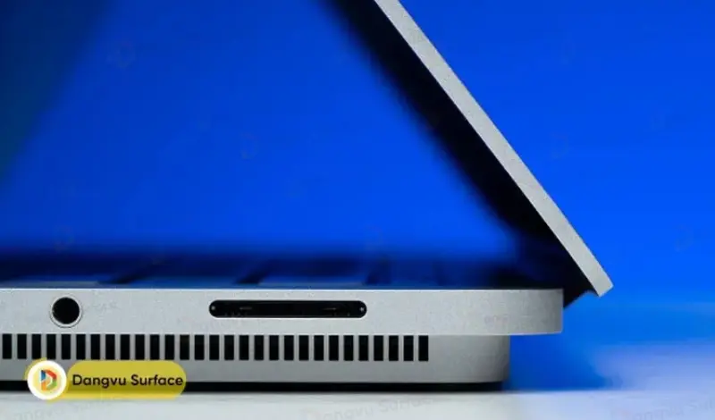 Surface Laptop Studio 2 đã được bổ sung thêm cổng USB-A và đầu đọc thẻ microS