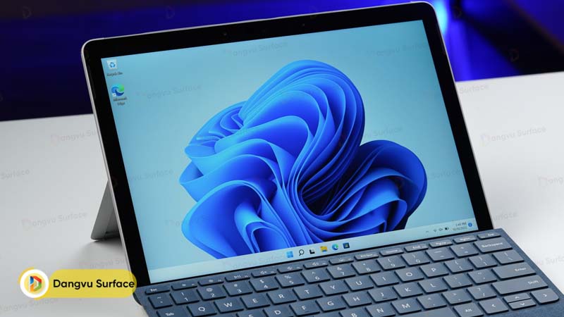 Surface Go 3 nhỏ gọn 