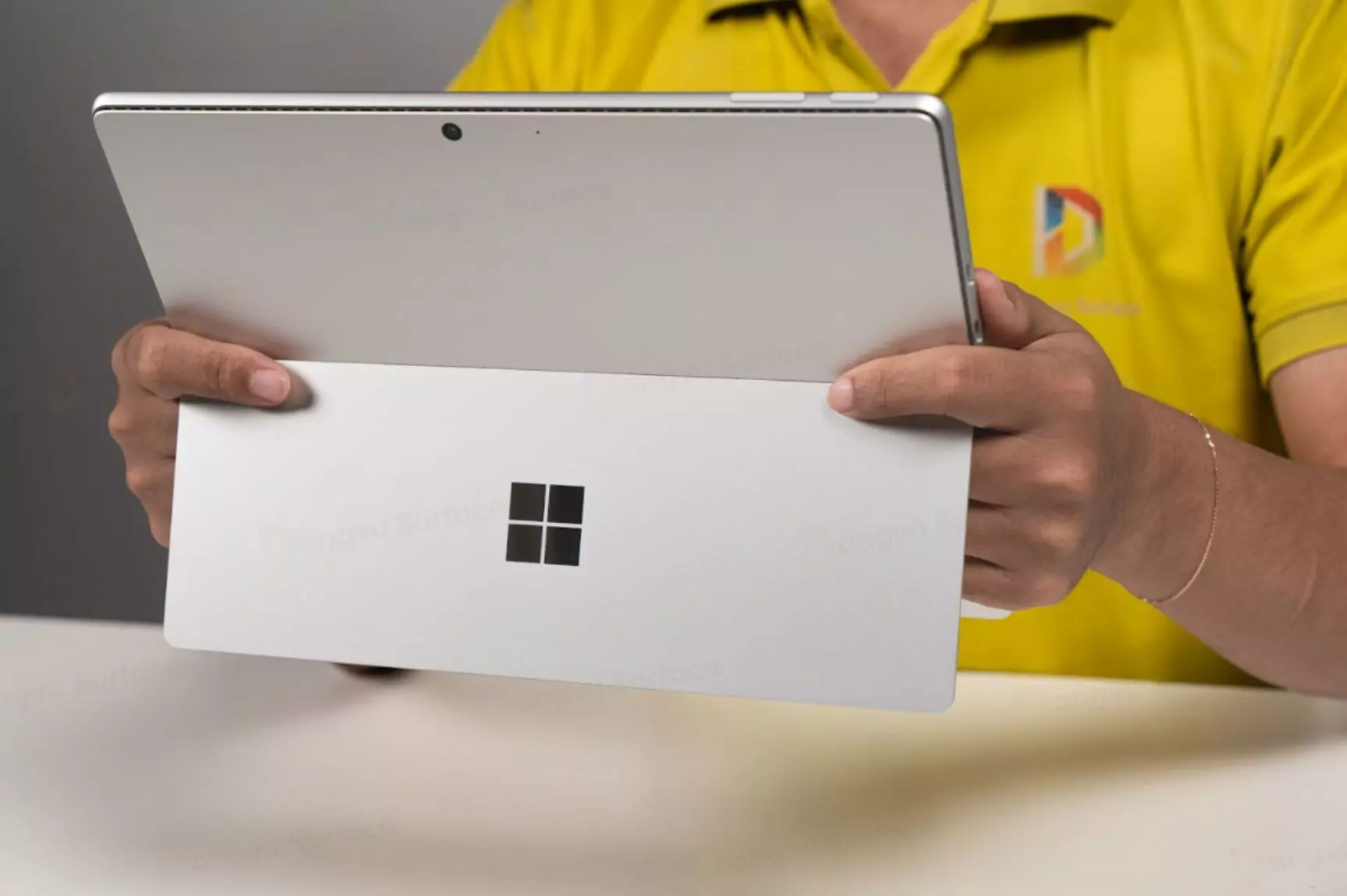 Surface Pro 11 phù hợp với những người thường xuyên di chuyển