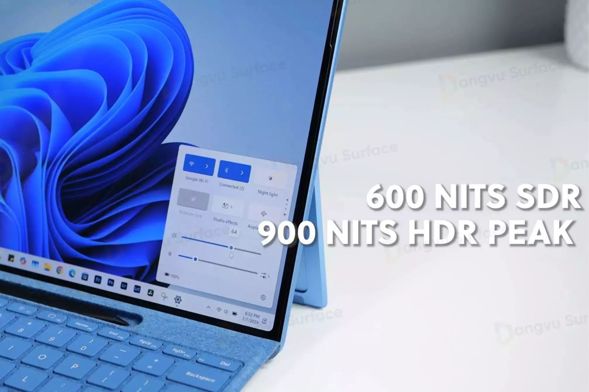 Độ sáng tối đa màn hình lên đến 900 nits với tùy chọn màn OLED