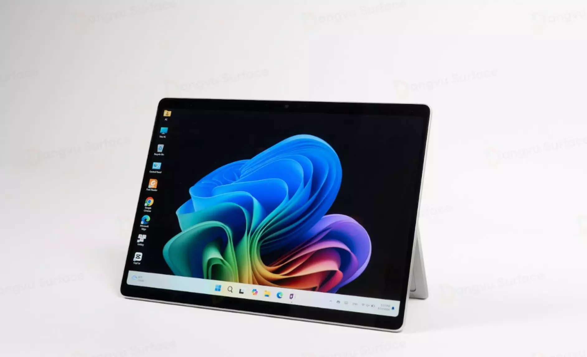 Màn LCD trên Surface Pro 11 hiển thị hình ảnh sắc nét